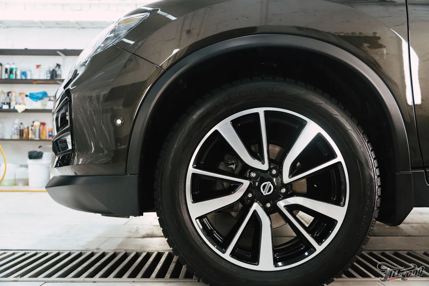 Полировка кузова с покрытием керамикой и мойка подкапотного пространства для Nissan X-trail